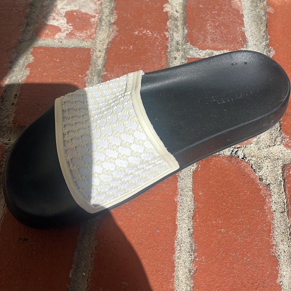 Michael Kors Slide - Picture 4 of 11
